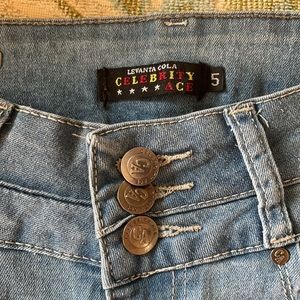 Levanta Cola Celebrity Ace jeans